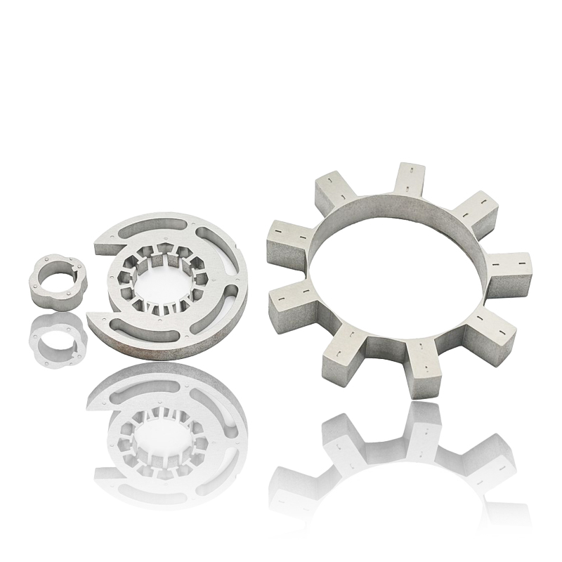 Как статор и сердечник ротора влияют на характеристики запуска двигателя и переходные характеристики?