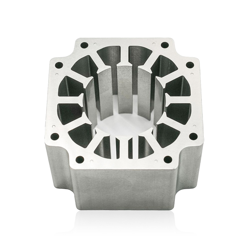 Каковы компромиссы по весу и производительности между алюминиевым композитом и сердечником статора малого автомобильного двигателя из кремниевой стали для легких электромобилей?